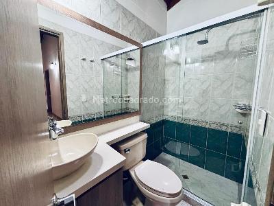Casa de 4 alcobas en venta en El Poblado Castropol, Medellín, 171 m² · foto 9 de 13