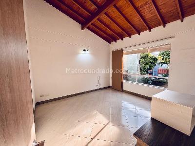 Casa de 4 alcobas en venta en El Poblado Castropol, Medellín, 171 m² · foto 10 de 13