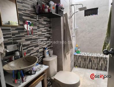 Casa de 5 alcobas en venta en Jardines De Santa Monica, Medellín, 240 m² · foto 14 de 19