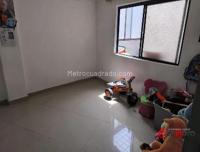 Casa de 5 alcobas en venta en Jardines De Santa Monica, Medellín, 240 m² · foto 16 de 19