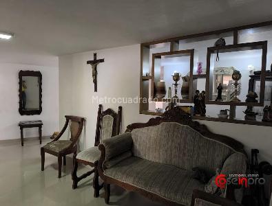 Casa de 5 alcobas en venta en Jardines De Santa Monica, Medellín, 240 m² · foto 4 de 19