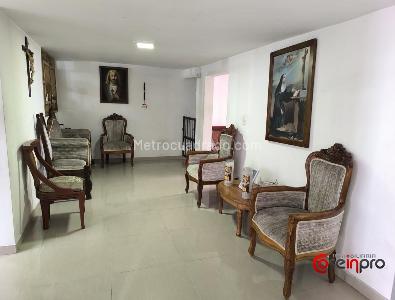 Casa de 5 alcobas en venta en Jardines De Santa Monica, Medellín, 240 m² · foto 5 de 19