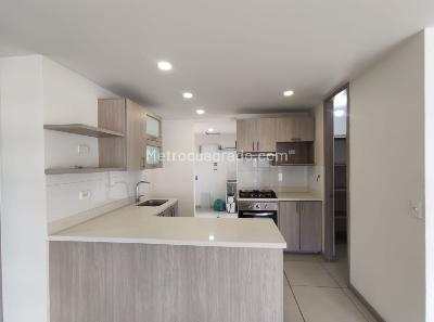 Apartamento de 2 alcobas en venta en Loma De San José, Sabaneta, 98 m² · foto 8 de 19