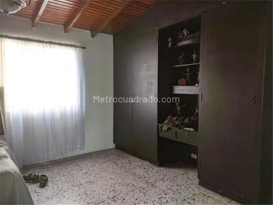 Casa de 5 alcobas en venta en Villa Hermosa, Medellín, 393 m² · foto 16 de 20