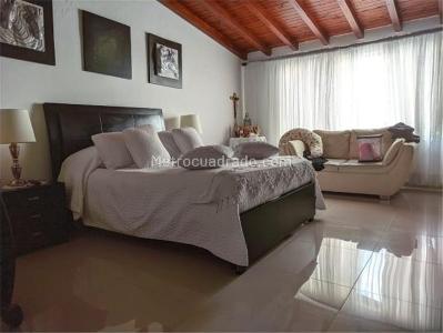 Casa de 5 alcobas en venta en Villa Hermosa, Medellín, 393 m² · foto 9 de 20
