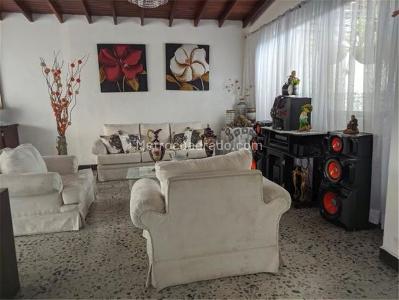 Casa de 5 alcobas en venta en Villa Hermosa, Medellín, 393 m² · foto 3 de 20