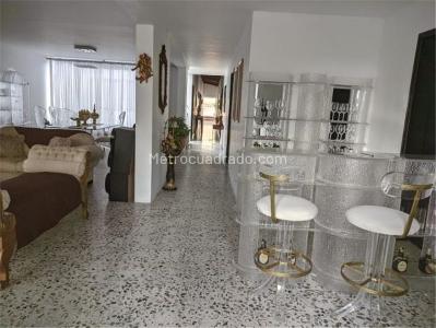 Casa de 5 alcobas en venta en Villa Hermosa, Medellín, 393 m² · foto 4 de 20