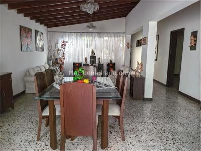 Casa de 5 alcobas en venta en Villa Hermosa, Medellín, 393 m² · foto 5 de 20