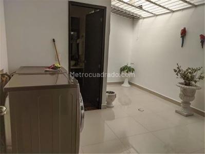 Casa de 5 alcobas en venta en Villa Hermosa, Medellín, 393 m² · foto 17 de 20