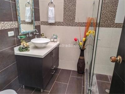 Casa de 5 alcobas en venta en Villa Hermosa, Medellín, 393 m² · foto 12 de 20