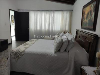 Casa de 5 alcobas en venta en Villa Hermosa, Medellín, 393 m² · foto 14 de 20