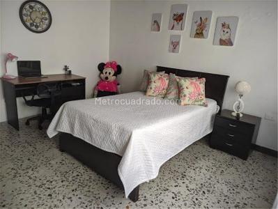 Casa de 5 alcobas en venta en Villa Hermosa, Medellín, 393 m² · foto 11 de 20