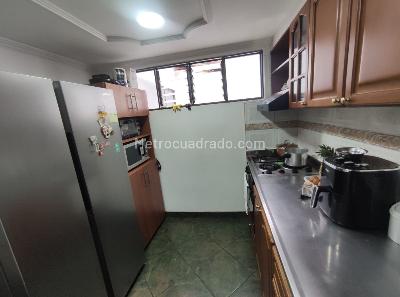 Casa de 3 alcobas en venta en Guayabal Cristo Rey, Medellín, 172 m² · foto 4 de 18