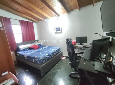 Casa de 3 alcobas en venta en Guayabal Cristo Rey, Medellín, 172 m² · foto 9 de 18