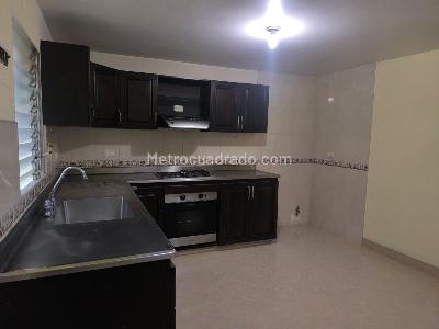 Casa de 4 alcobas en venta en Estadio Florida Nueva, Medellín, 308 m² · foto 2 de 19