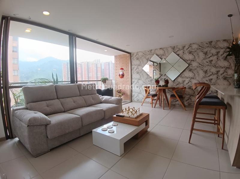 Apartamento en arriendo con 3 alcobas en Loma San José