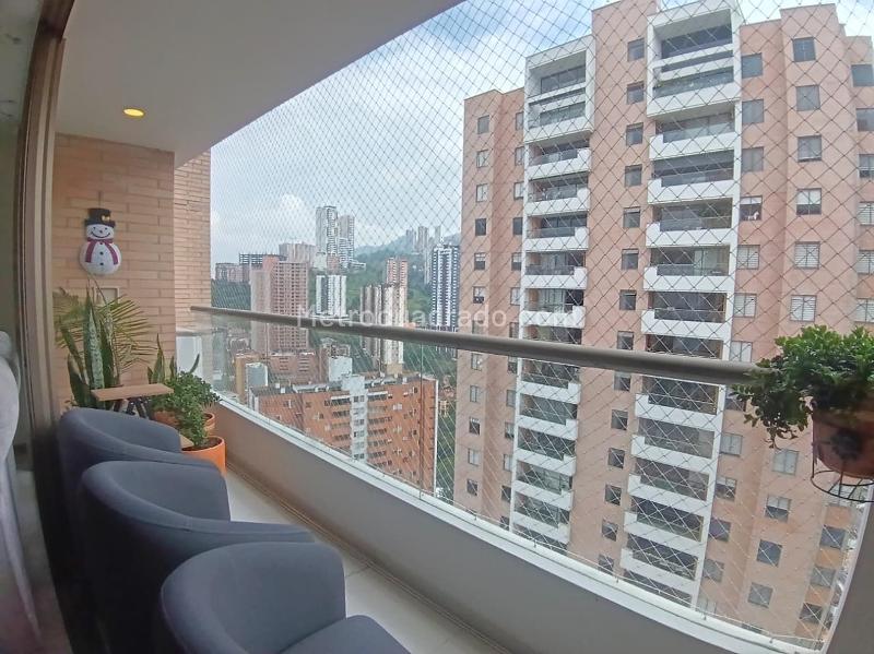 Apartamento en arriendo con 3 alcobas en Loma San José - 2