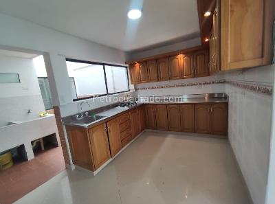 Casa de 4 alcobas en arriendo en Estadio, Medellín, 290 m² · foto 4 de 20