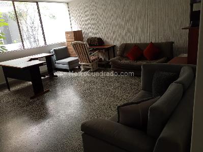 Casa de 5 alcobas en arriendo en Estadio Florida Nueva, Medellín, 375 m² · foto 2 de 20