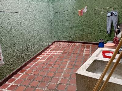 Casa de 5 alcobas en arriendo en Estadio Florida Nueva, Medellín, 375 m² · foto 17 de 20