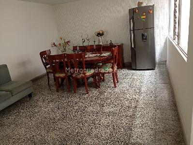 Casa de 5 alcobas en arriendo en Estadio Florida Nueva, Medellín, 375 m² · foto 7 de 20
