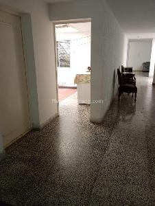 Casa de 5 alcobas en arriendo en Estadio Florida Nueva, Medellín, 375 m² · foto 6 de 20