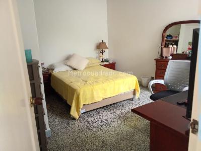 Casa de 5 alcobas en arriendo en Estadio Florida Nueva, Medellín, 375 m² · foto 9 de 20