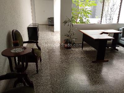 Casa de 5 alcobas en arriendo en Estadio Florida Nueva, Medellín, 375 m² · foto 11 de 20