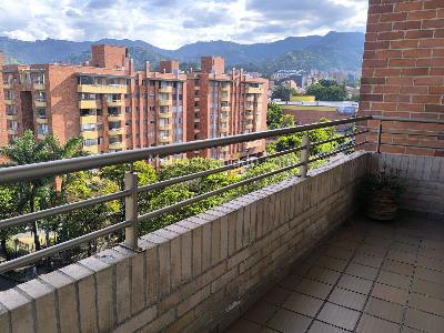 Apartamento de 3 alcobas en venta en Laureles La Castellana, Medellín, 90 m² · foto 8 de 20