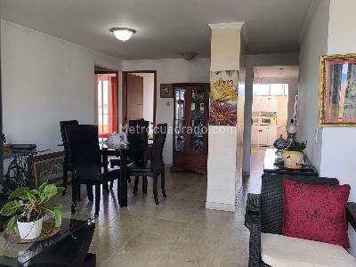 Apartamento de 3 alcobas en venta en Laureles La Castellana, Medellín, 90 m² · foto 9 de 20