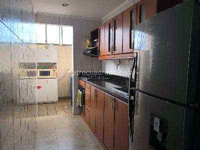 Apartamento de 3 alcobas en venta en Laureles La Castellana, Medellín, 90 m² · foto 10 de 20