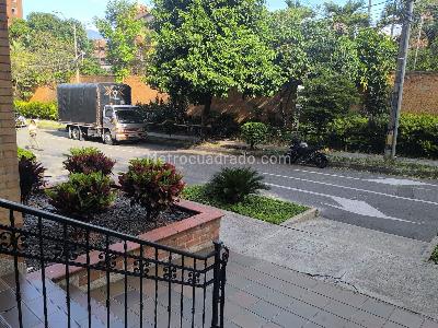 Apartamento de 3 alcobas en venta en Laureles La Castellana, Medellín, 90 m² · foto 2 de 20