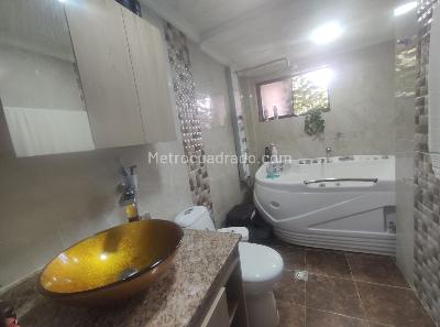 Apartamento de 3 alcobas en venta en Laureles, Medellín, 143 m² · foto 12 de 20