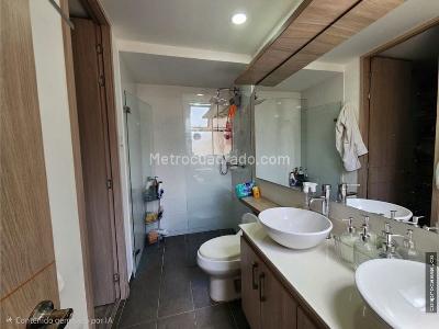 Apartamento de 3 alcobas en venta en San Jose, Sabaneta, 134 m² · foto 12 de 19