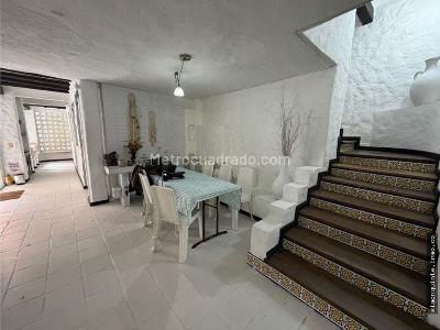 Casa en venta en El Nogal, Medellín · foto 13 de 17