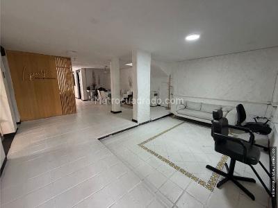 Casa en venta en El Nogal, Medellín · foto 3 de 17