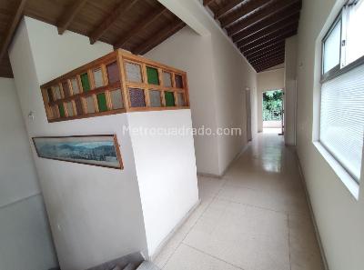 Casa de 3 alcobas en venta en Cuarta Brigada, Medellín, 141 m² · foto 2 de 20