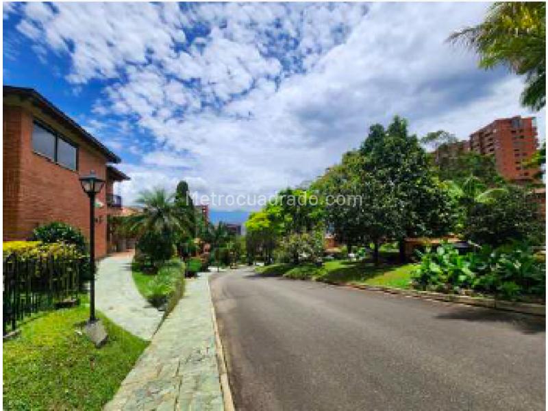 Casa – Medellín, El Poblado - Más