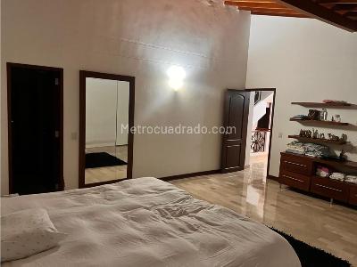 Casa de 4 alcobas en venta en Circunvalar, Pereira, 290 m² · foto 15 de 20
