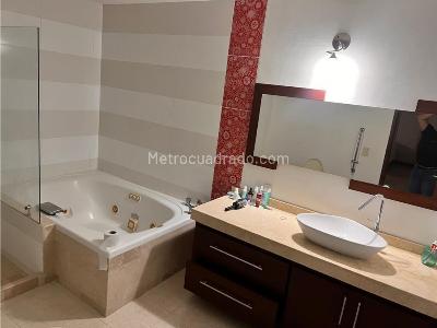 Casa de 4 alcobas en venta en Circunvalar, Pereira, 290 m² · foto 17 de 20