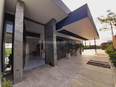 Casa de 4 alcobas en venta en Huertas En Pereira, Pereira, 500 m² · foto 2 de 19