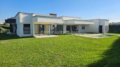 Casa de 4 alcobas en venta en Cerritos Cafelia, Pereira, 350 m² · foto 9 de 17