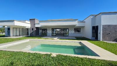 Casa de 4 alcobas en venta en Cerritos Cafelia, Pereira, 350 m² · foto 11 de 17