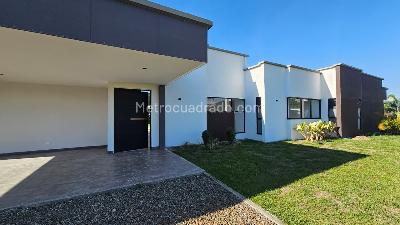 Casa de 4 alcobas en venta en Cerritos Cafelia, Pereira, 350 m² · foto 3 de 17