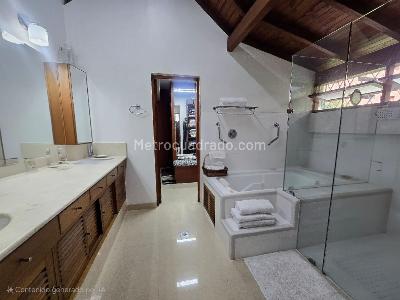 Casa de 3 alcobas en venta en Holanda, Sabaneta, 370 m² · foto 12 de 20