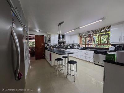 Casa de 3 alcobas en venta en Holanda, Sabaneta, 370 m² · foto 6 de 20