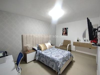 Casa de 4 alcobas en venta en Champagñat, Cali, 250 m² · foto 9 de 17