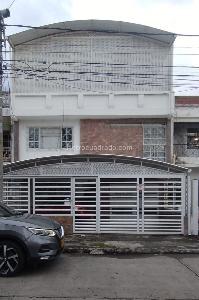 Casa de 4 alcobas en venta en Champagñat, Cali, 250 m² · foto 12 de 17