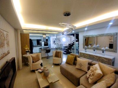 Casa de 4 alcobas en venta en Champagñat, Cali, 250 m² · foto 2 de 17