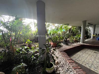 Casa de 5 alcobas en venta en Miraflores, Cali, 785 m² · foto 3 de 18